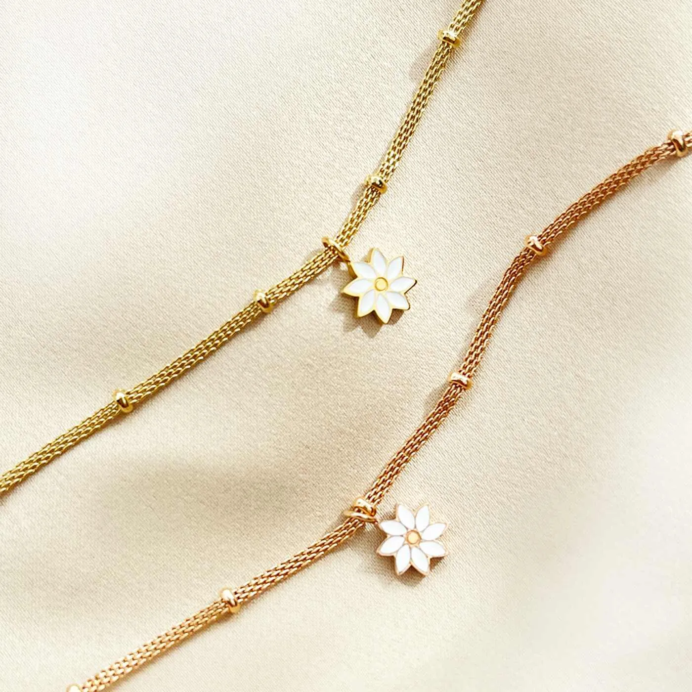 Essentielle Daisy Bracelet Gold Colour