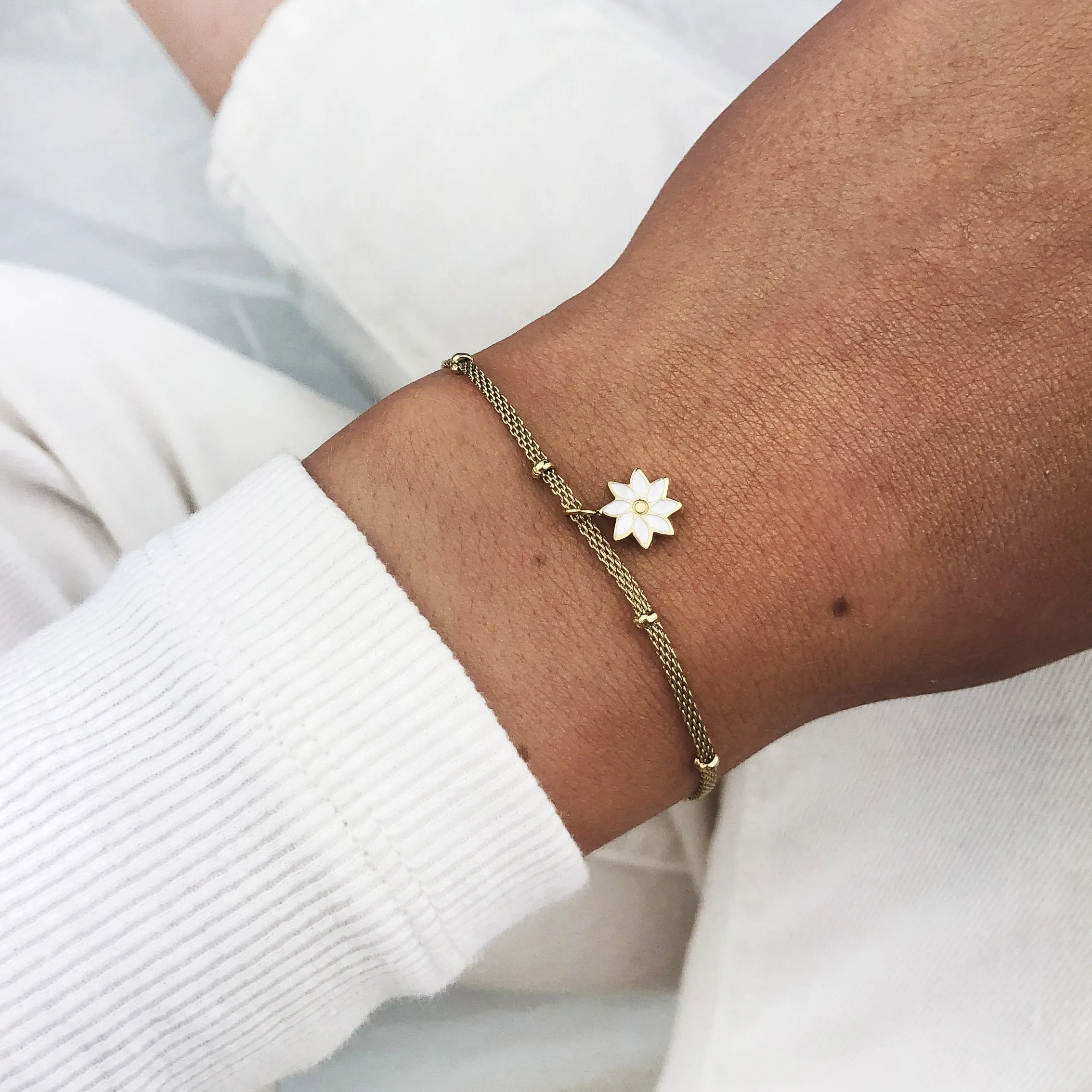 Essentielle Daisy Bracelet Gold Colour