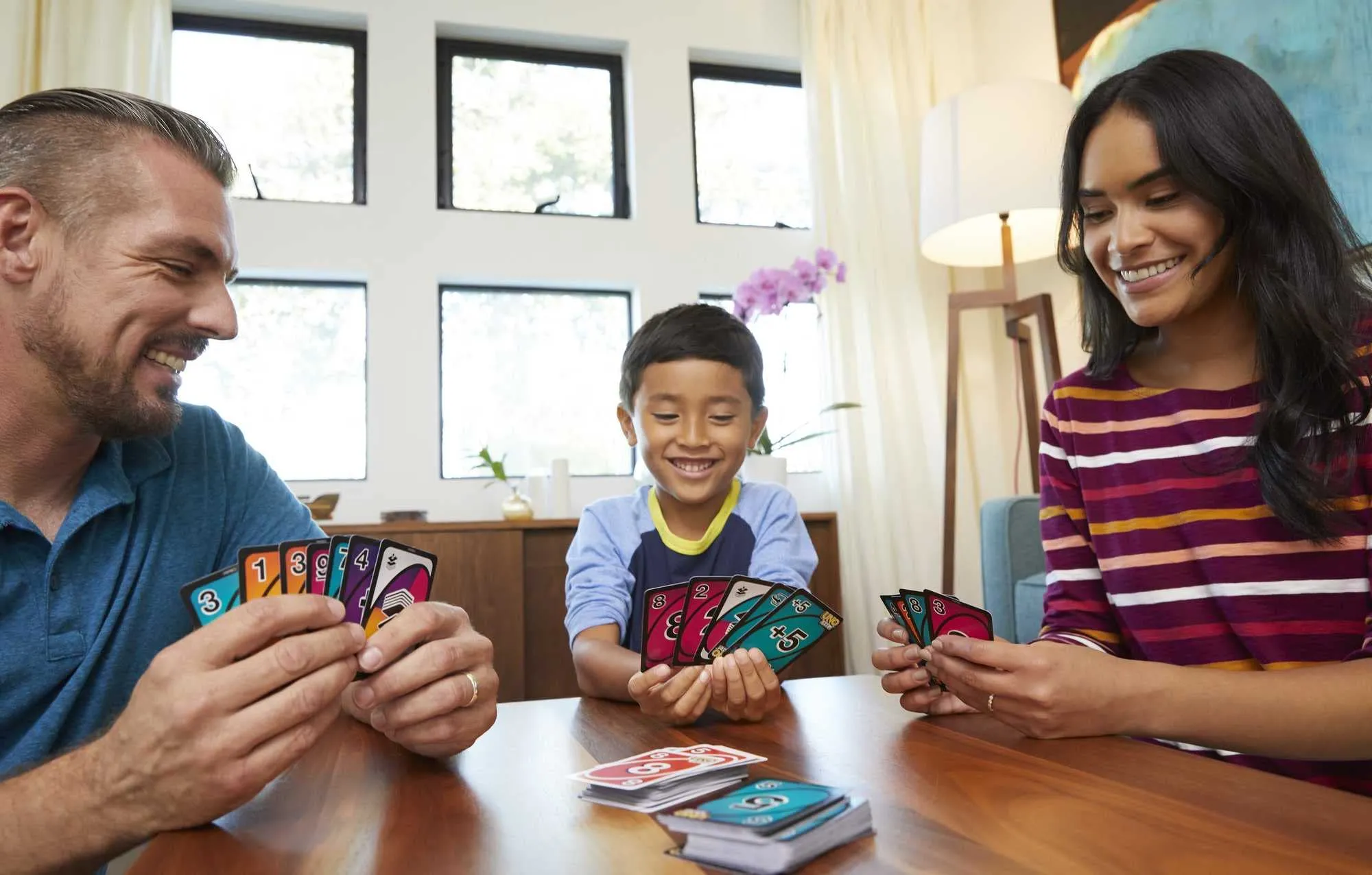 UNO FLIP! Family Card Game, with 112 Cards in a Sturdy Storage Tin